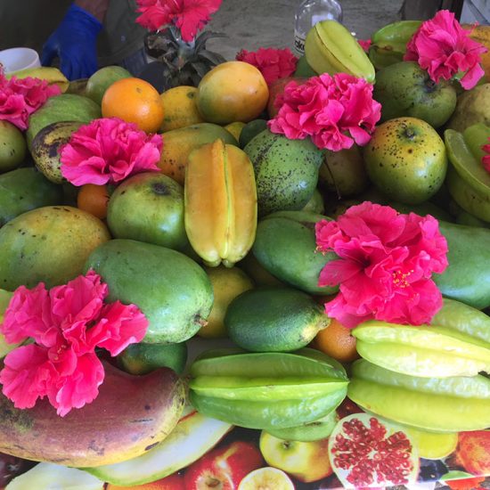 Tropiska frukter på La Digue i Seychellerna