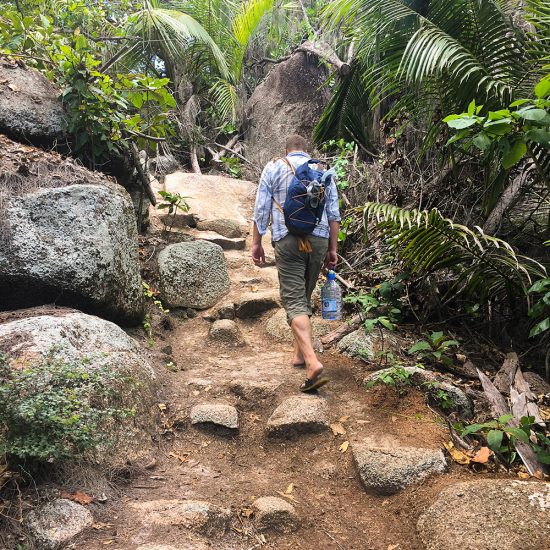 Vandring på La Digue Seychellerna